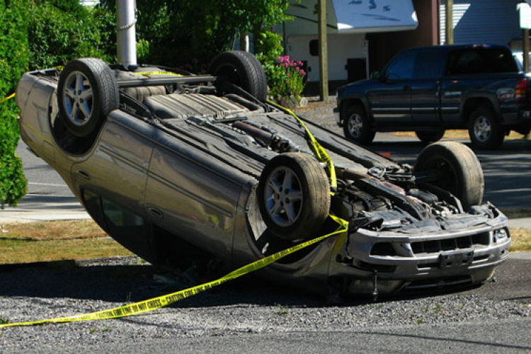 Személygépkocsi ütközött kisteherautóval Dombóváron a Kórház utcában