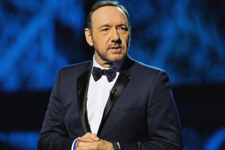 Vádat emeltek Angliában Kevin Spacey ellen