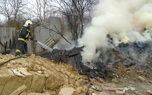 Szabadtéri tüzekhez vonultak Tolna megye tűzoltói a hétvégén