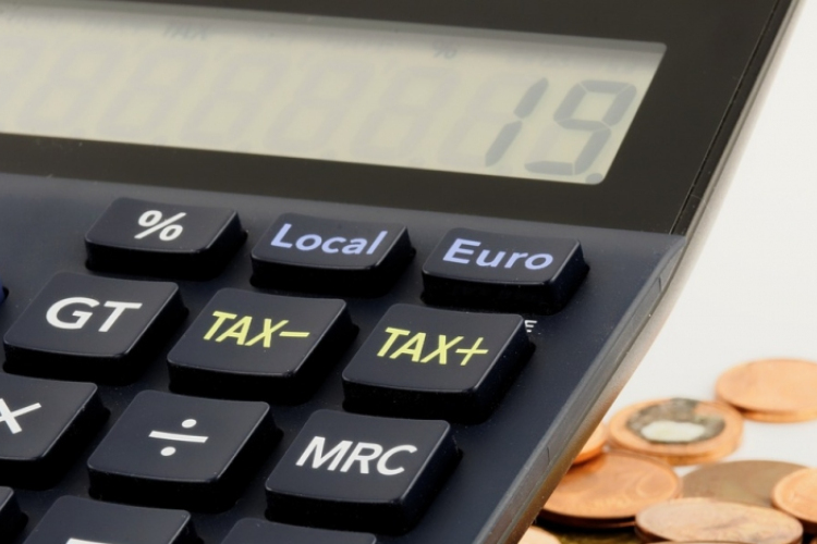 Éjfélkor lejár az adóbevallás elkészítésének határideje