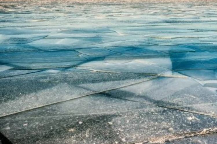 Életveszélyes a Balaton jegén tartózkodni