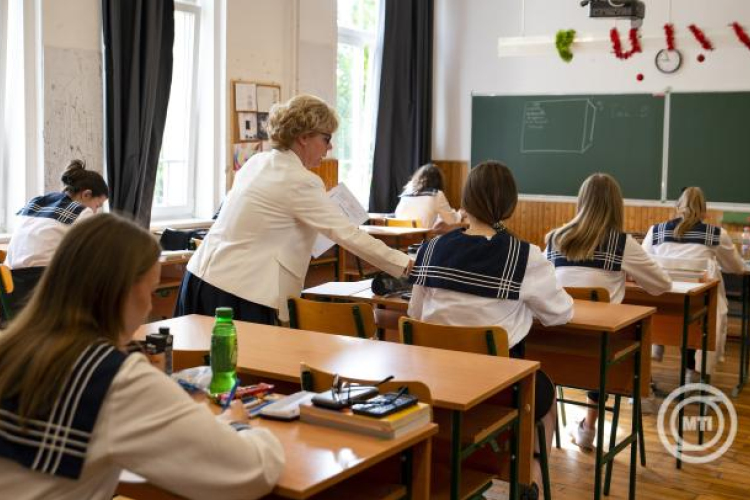 Április 10-ig meg kell érkeznie a pedagógusok extra juttatásának