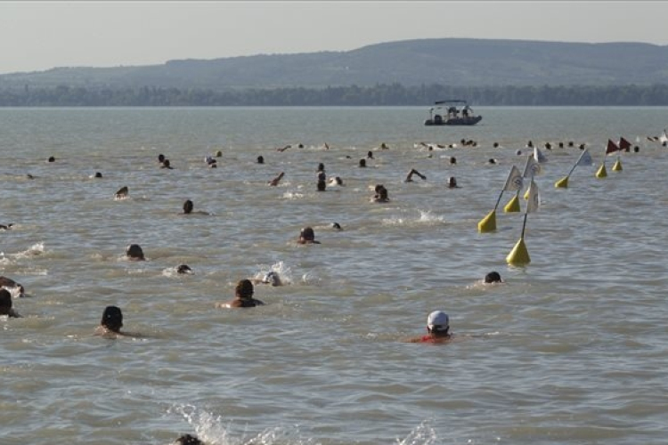 Vasárnap lesz Balaton-átúszás