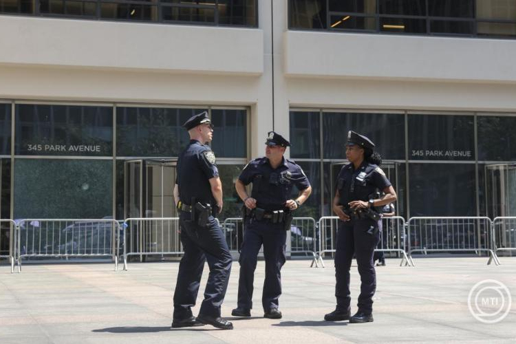 Fegyveres támadás történt egy New York-i felhőkarcolóban, többen meghaltak