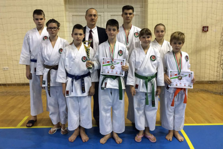 Három éremmel tértek haza a dombóvári karatésok