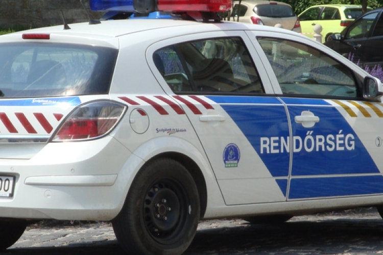 Mobiltelefonos szerződésekkel trükköztek, csalás a vád ellenük