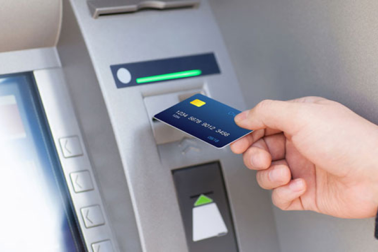 Az unokája lopta el a bankkártyát