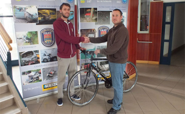 Ételbár elől lopta el a kerékpárt Dombóváron