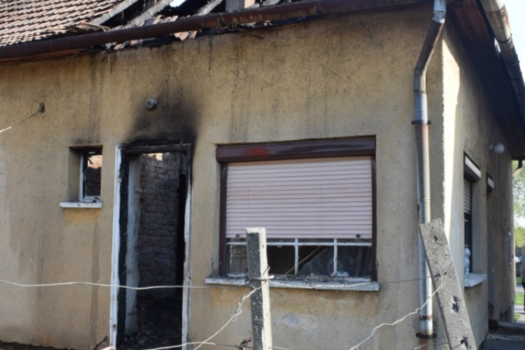 Égő házból mentett ki két embert egy körösladányi rendőr