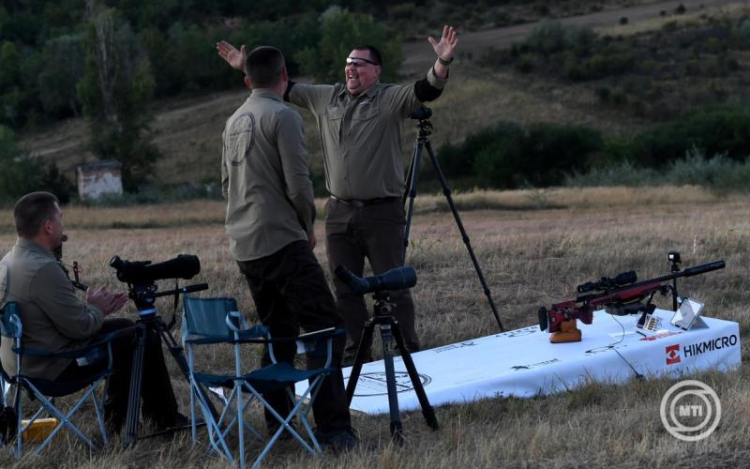 Jászberényi Márk felállította az esti körülmények között végrehajtott leghosszabb távlövés világrekordját